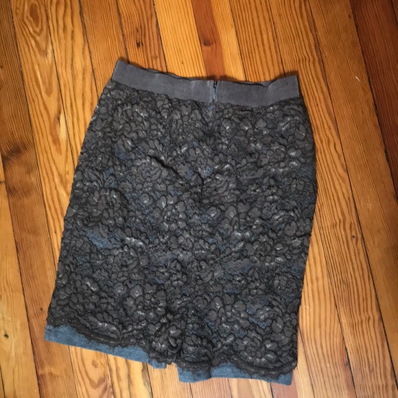 Stretchy LOFT Lace Pencil Skirt - Picture 3 of 5